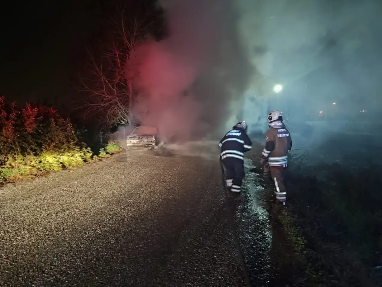 Hatay’da seyir halindeki otomobil bir anda alev aldı! 3