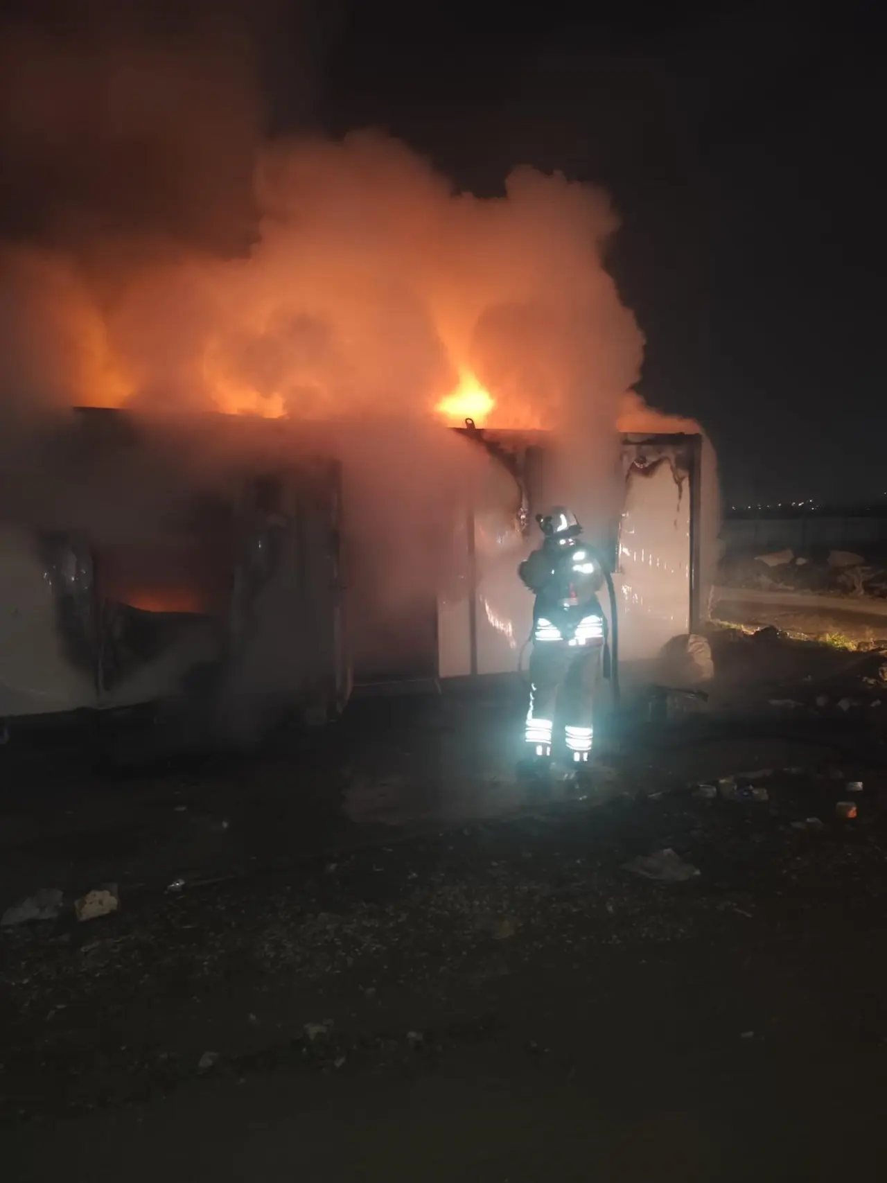 Hatay’da korkutan yangın! Konteyner alevlere teslim oldu 3