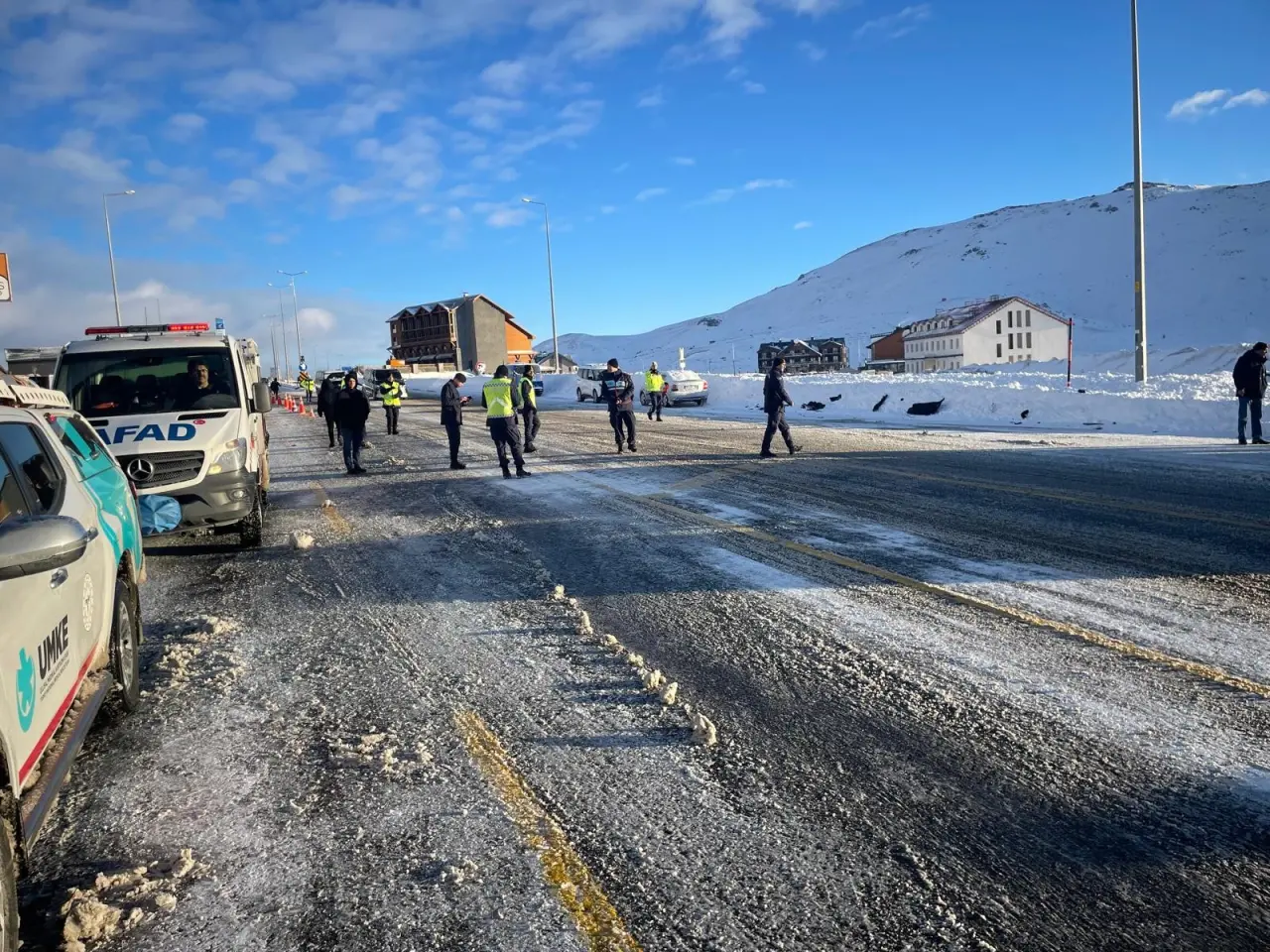 Kayseri’de taksi ile minibüs kafa kafaya çarpıştı: 16 yaralı! 2