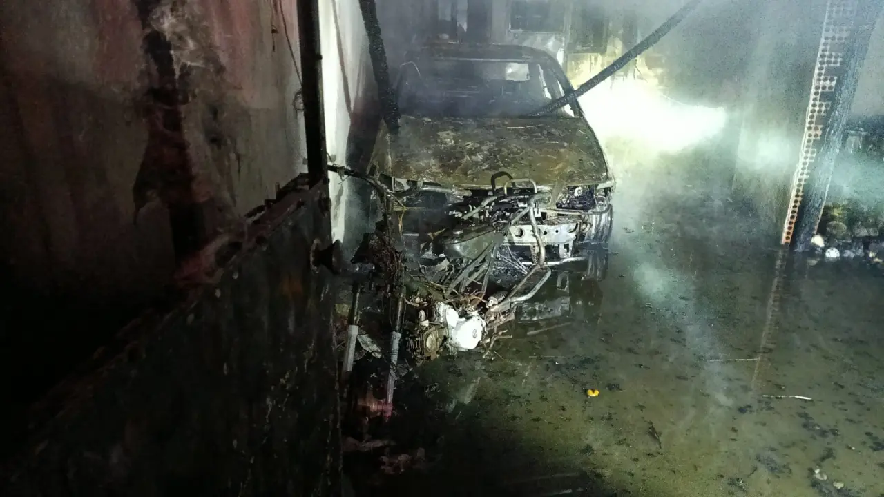 Çanakkale'de samanlık alev aldı, otomobil ve motosiklet küle döndü! 1