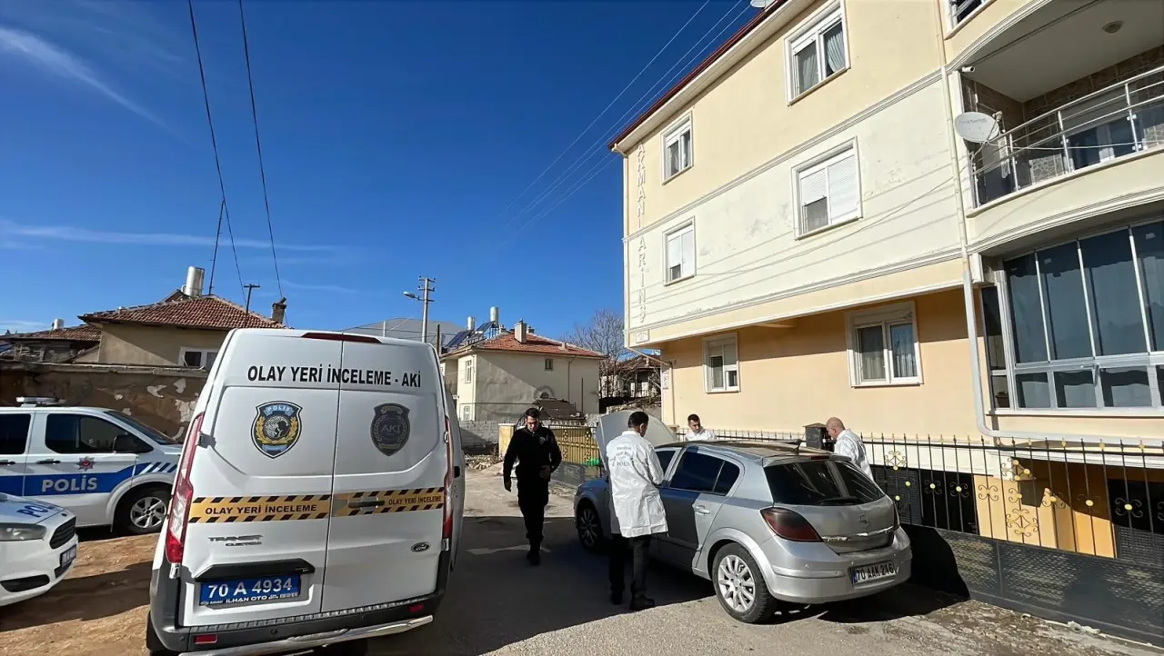 Karaman’da şok olay! Otomobilin direksiyon ve koltukları yandı 3