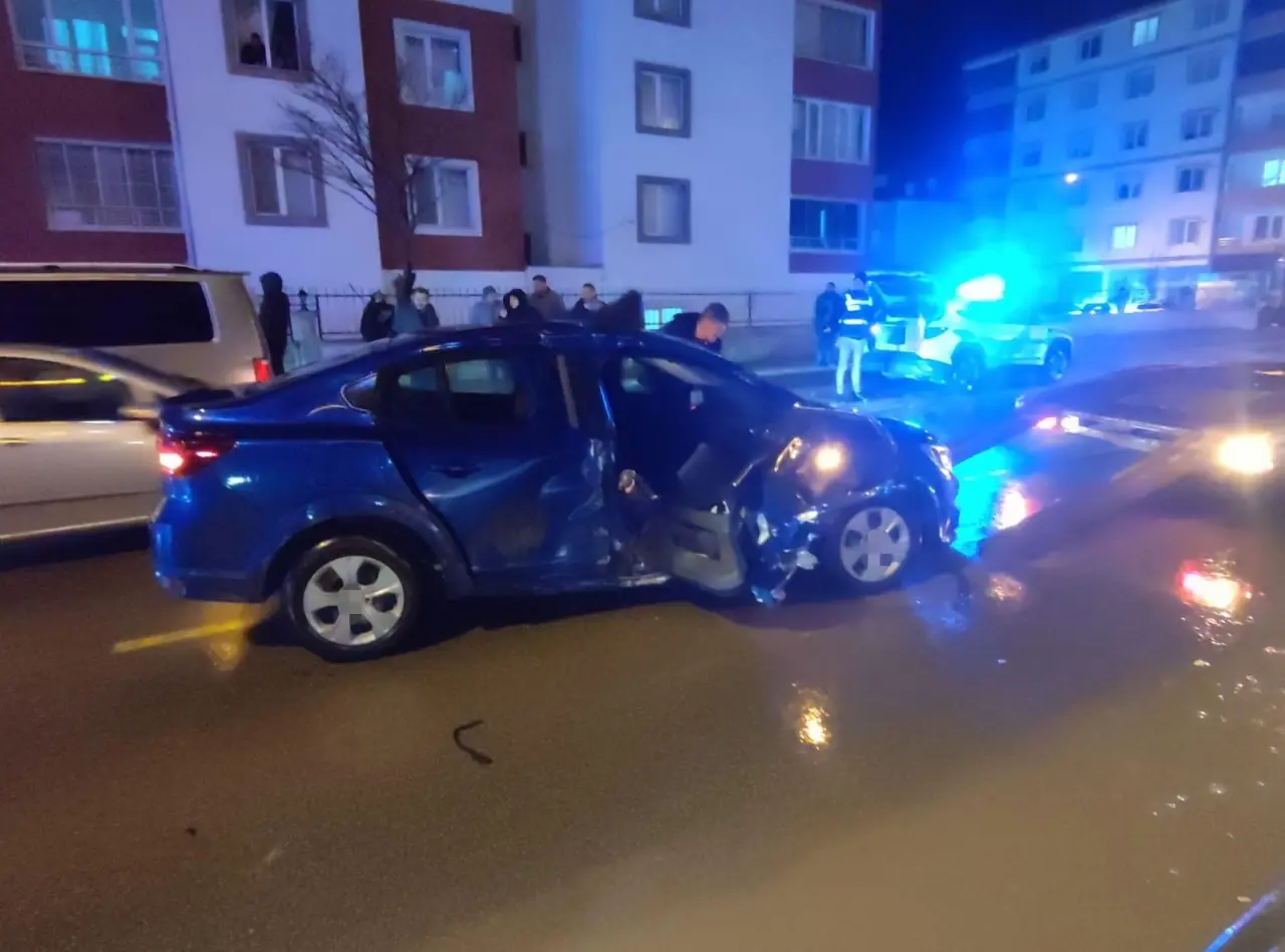 Yozgat’ta feci kaza! Ambulans ve otomobiller çarpıştı, 7 yaralı 2
