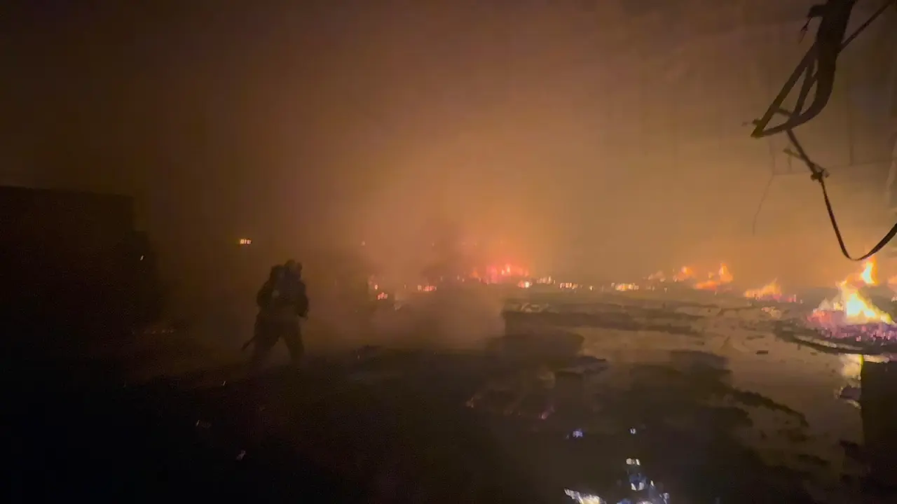 Hatay’da yürekleri ağza getiren yangın! Sünger deposu alev alev 5