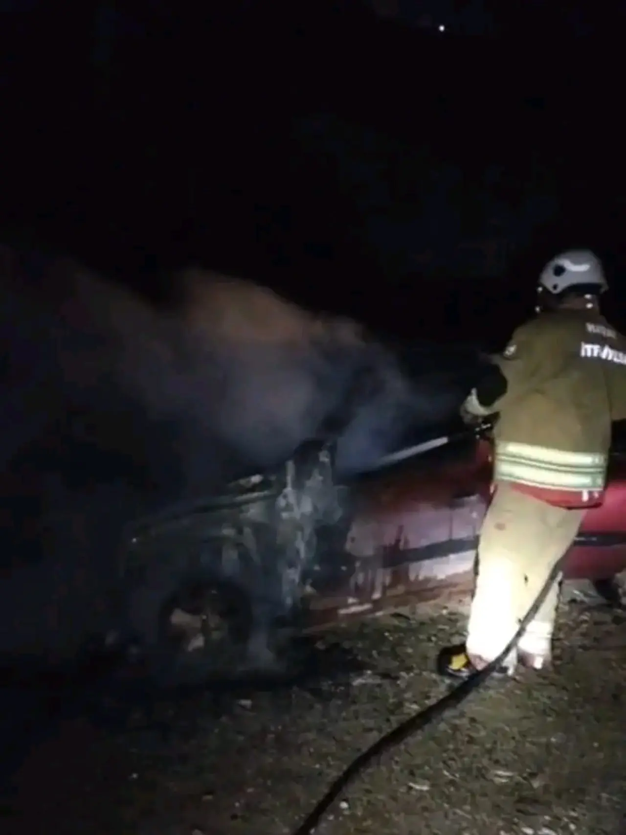 Belen’de korkutan yangın: Otomobil küle döndü! 3