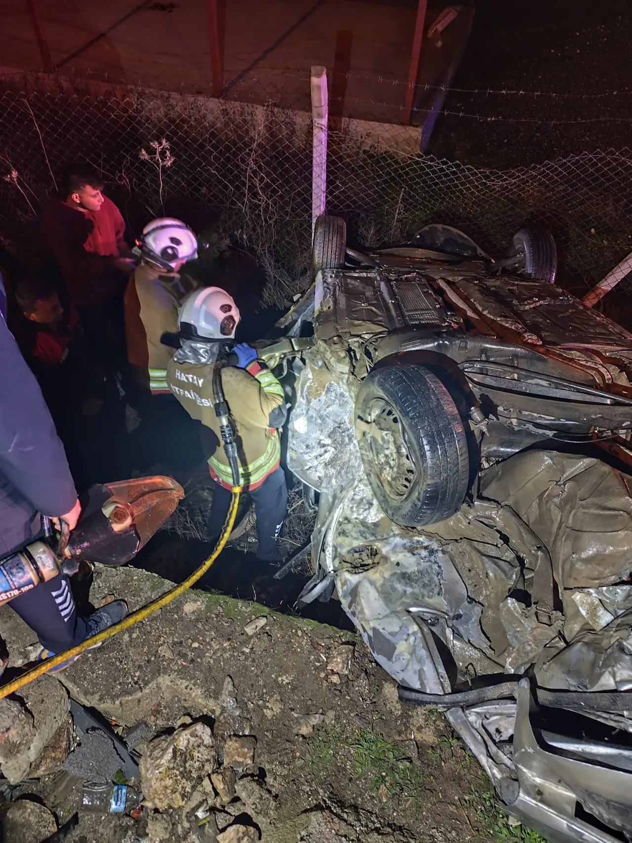 Hatay’da trafik kazası dehşeti! 2 ölü, 3 yaralı 1