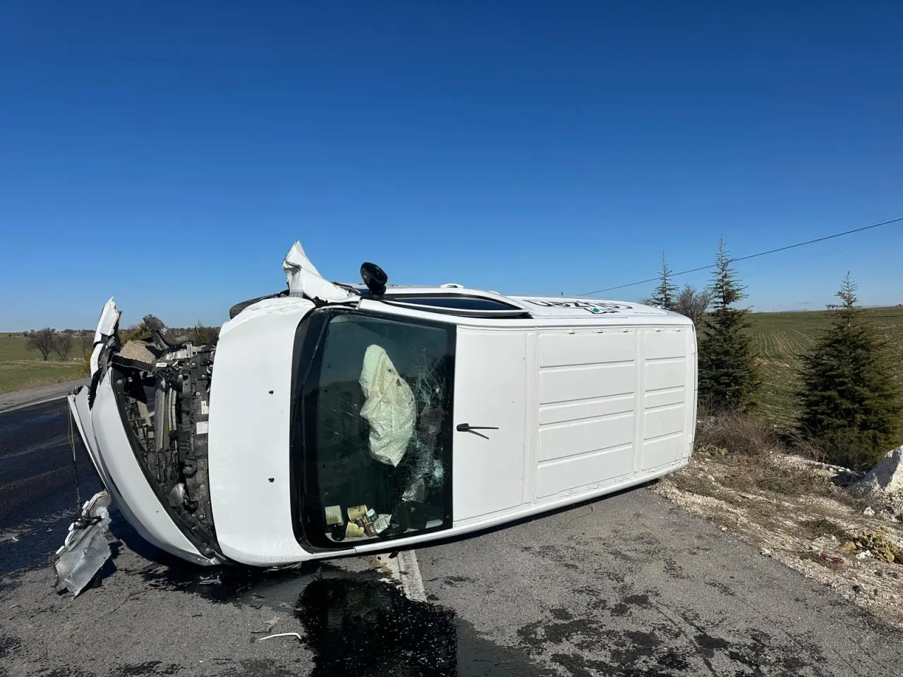 Kazayı görenler gözlerine inanamadı: Traktör resmen ikiye ayrıldı! 2