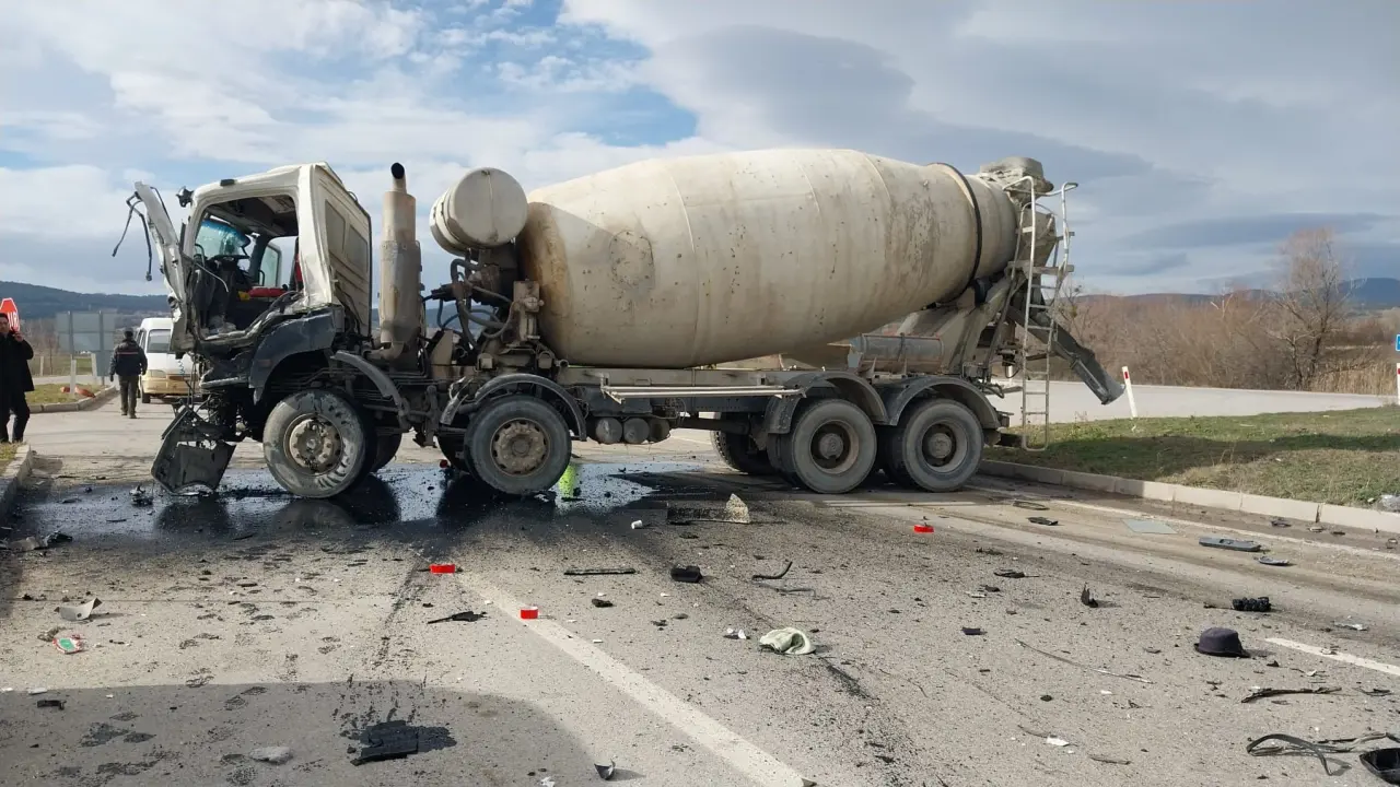 Kütahya'da beton mikserleri birbirine girdi! Ortalık savaş alanına döndü 2