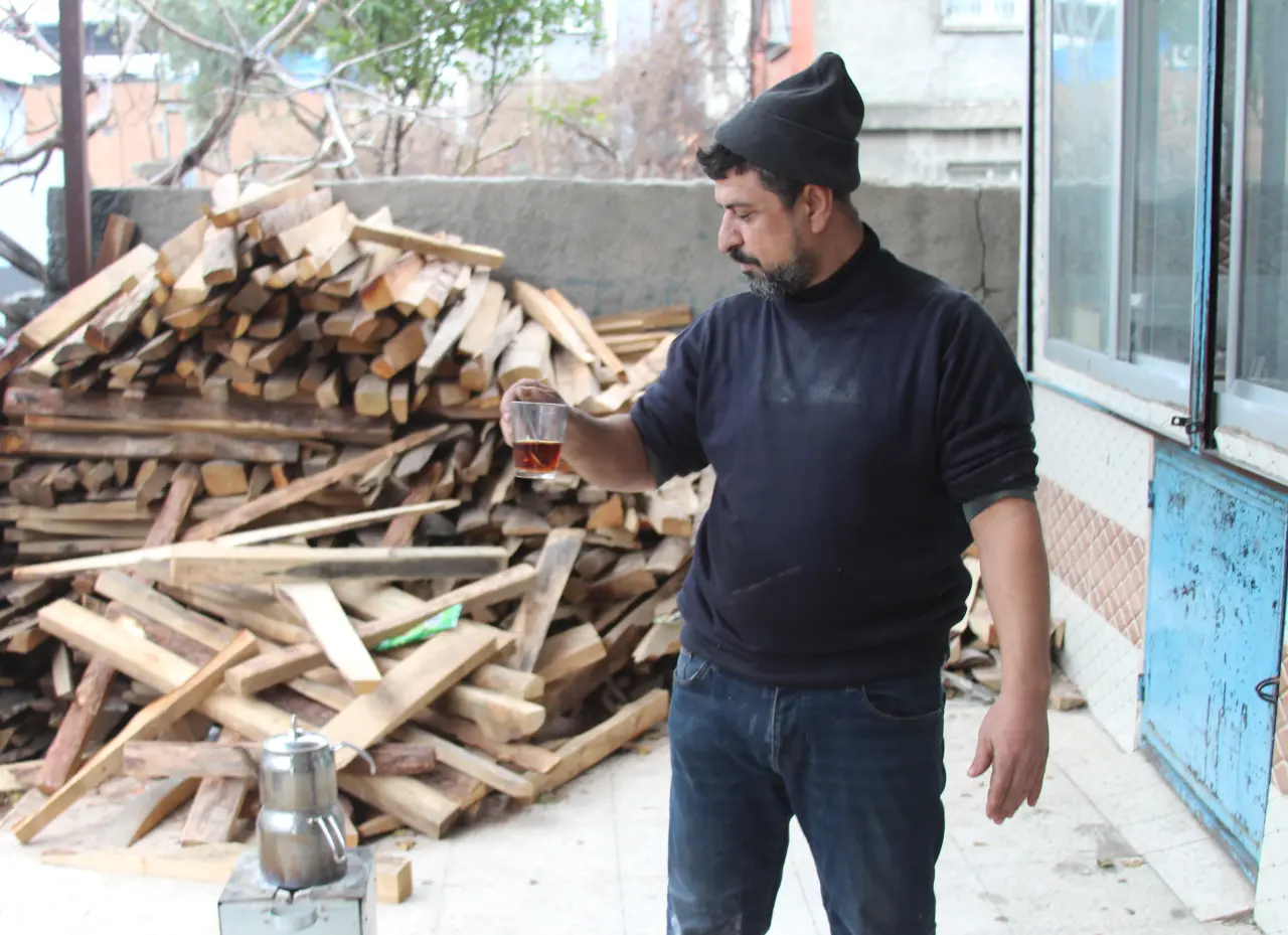 Çay demleyecekti, kendini yaktı: 'Yanmışım ama stres yok' diyen ustanın şoke eden anları 4