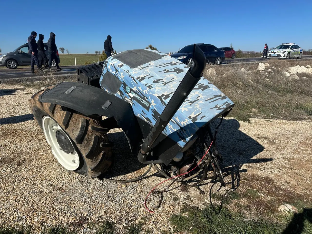 Kazayı görenler gözlerine inanamadı: Traktör resmen ikiye ayrıldı! 3