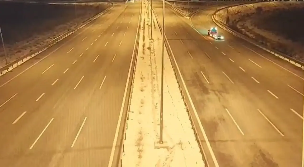Ankara otoyolunda tehlikeli sürüş! Geri geri gitti, kameralara böyle yakalandı 1