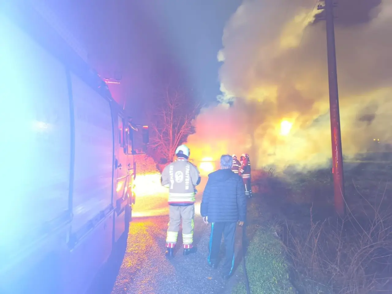 Hatay’da seyir halindeki otomobil bir anda alev aldı! 1
