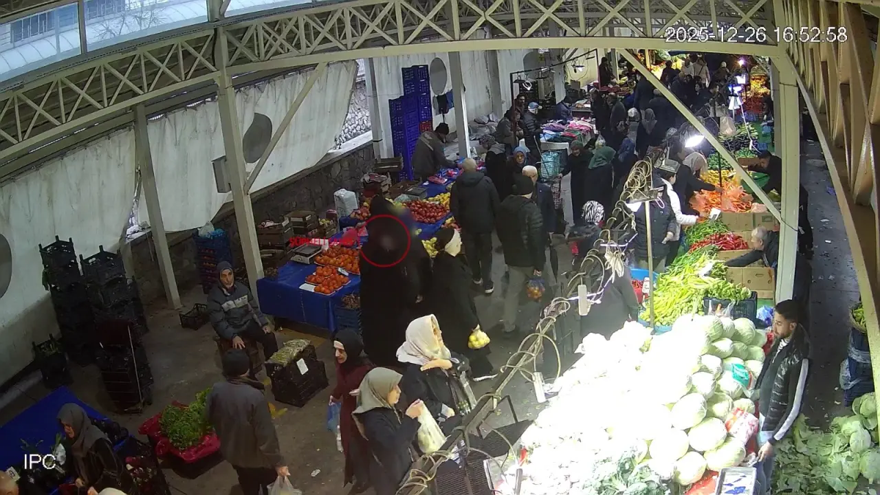 Alışveriş yapar gibi yaptı, telefonu çaldı 2