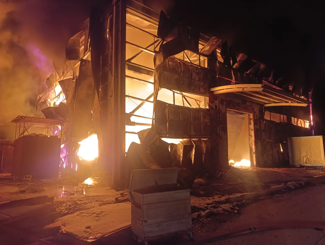 Hatay’da yürekleri ağza getiren yangın! Sünger deposu alev alev 1