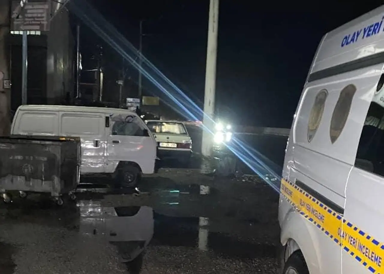 İzmir'de feci kaza! İşten çıkıp eve giden kadına otomobilin çarptı 2