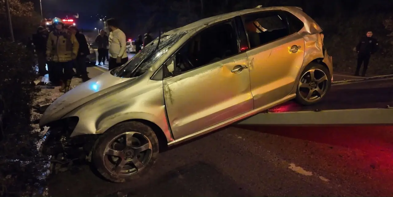 Beykoz'da korkunç kaza! Araç ters döndü, 2 yaralı 4