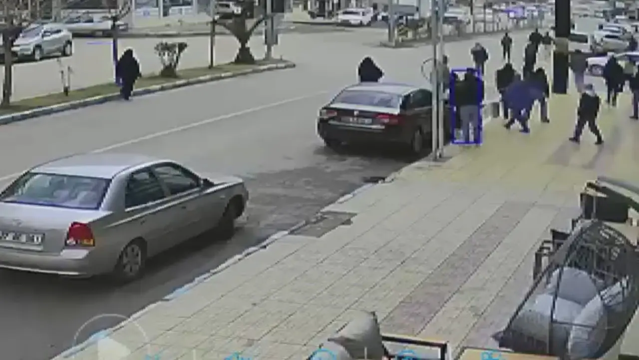 Birecik’te korkutan kaza! Motosiklet sürücüsü metrelerce sürüklendi 2