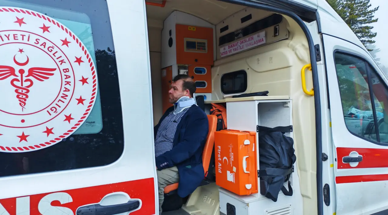 Manisa'da korku dolu anlar! Araç kontrolden çıktı, 2 yaralı 2