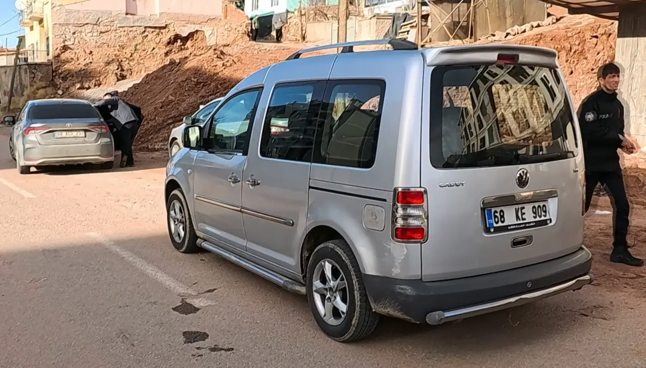 Uyuşturucu şüphelileri aksaray sokaklarında polisi peşine taktı 2