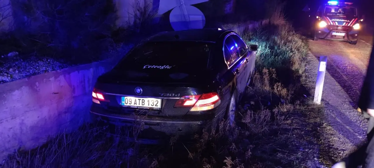 Aydın'da şarampole giren otomobil hurdaya döndü! Sürücü araçta sıkıştı 2