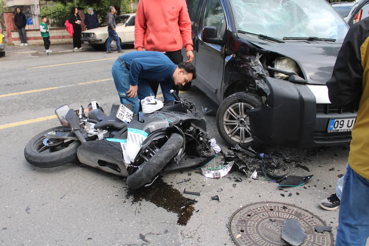 Aydın’da dehşet anları! Motosiklet sürücüsü metrelerce savruldu 3