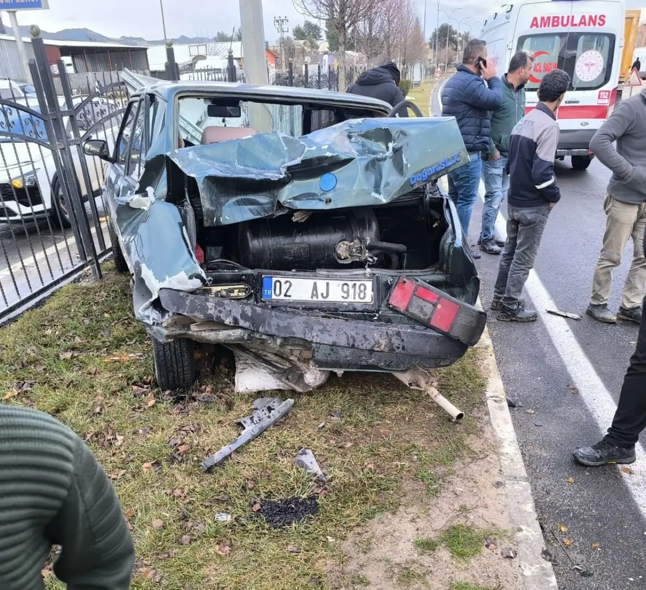 Adıyaman’da yol verme faciası! Otomobiller çarpıştı, 3 kişi yaralandı 1