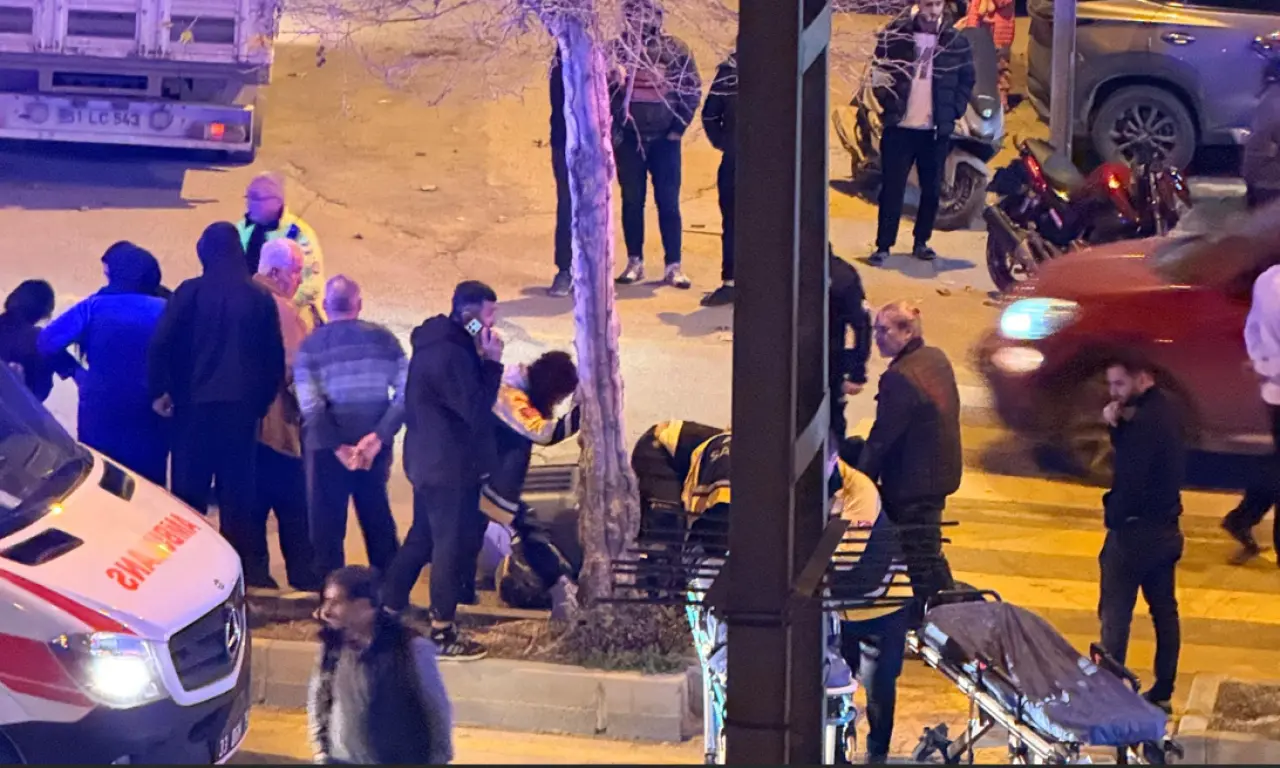 Tarsus’ta feci kaza! Motosikletler çarpıştı, sürücüler yaralı 2