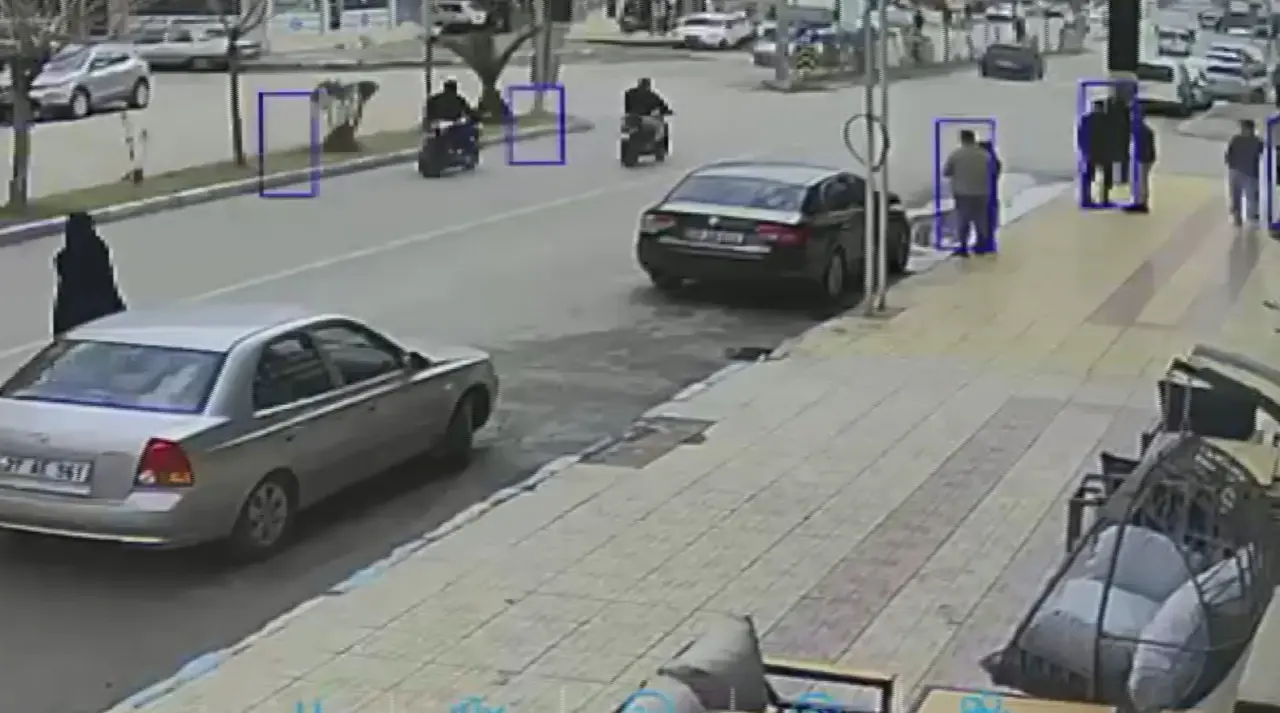 Birecik’te korkutan kaza! Motosiklet sürücüsü metrelerce sürüklendi 3