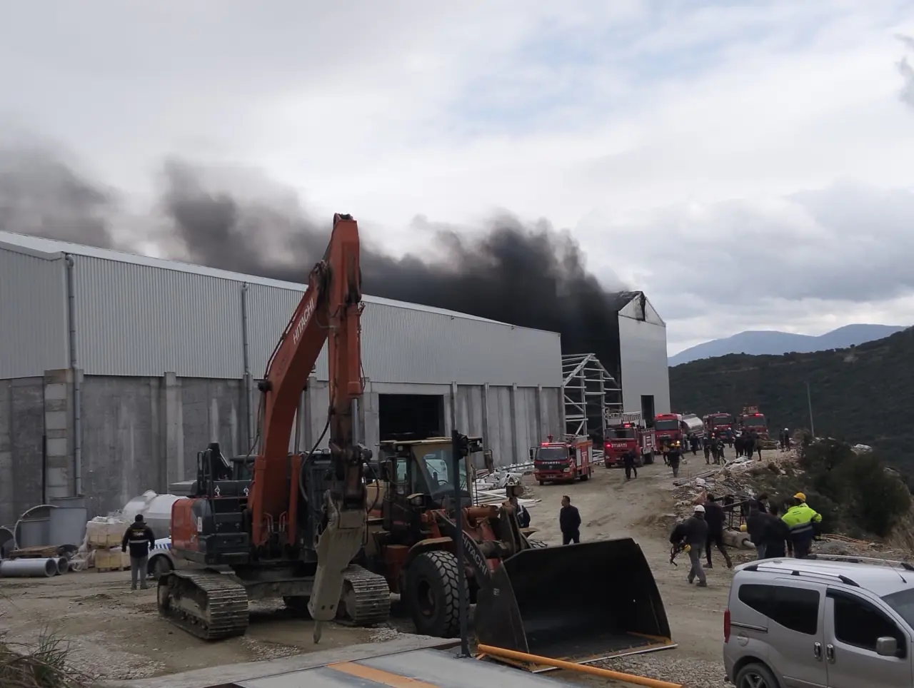 Milas OSB’de korkutan yangın! İnşaat halindeki fabrika alevlere teslim 2