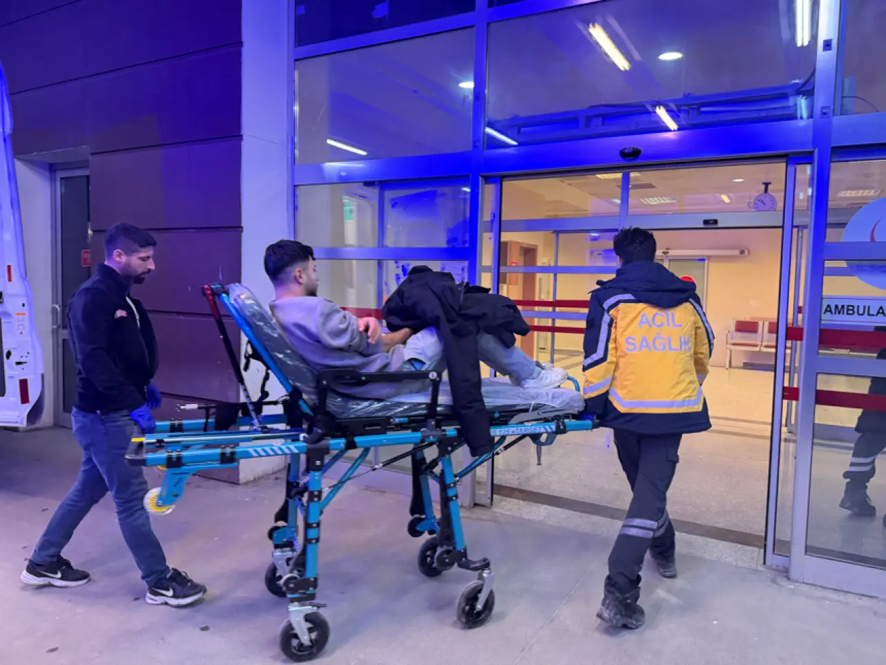 Adıyaman trafiğinde kaza alarmı! Üç araç birbirine girdi: 2 yaralı 2