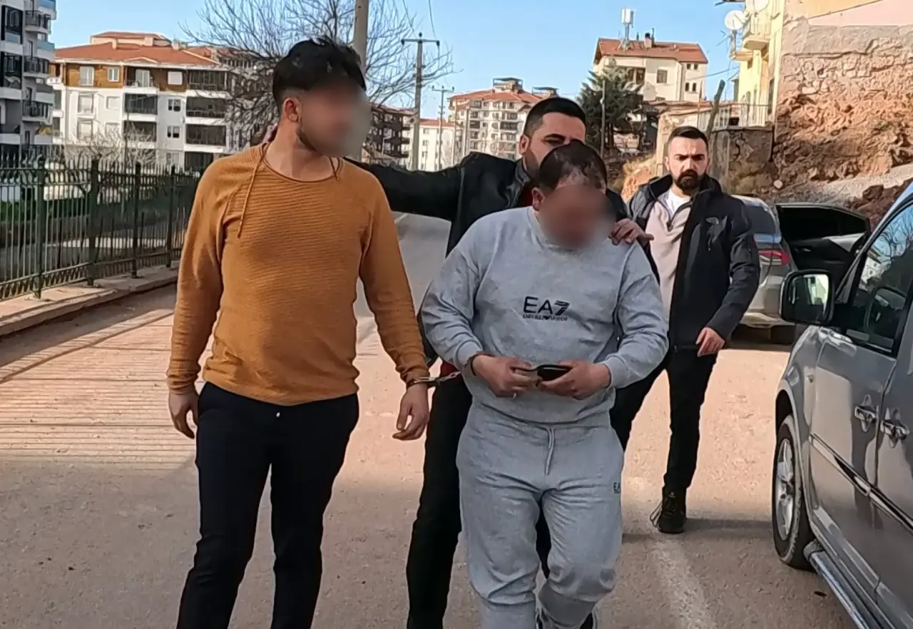 Uyuşturucu şüphelileri aksaray sokaklarında polisi peşine taktı 4