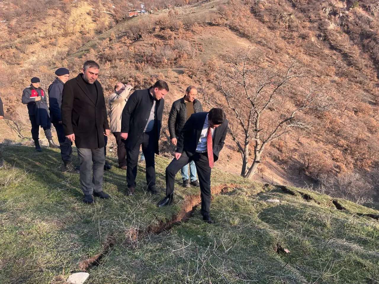 Koyulhisar İlçesi Kayaören Köyü Cevizli Mahallesi’nde Heyelan 1