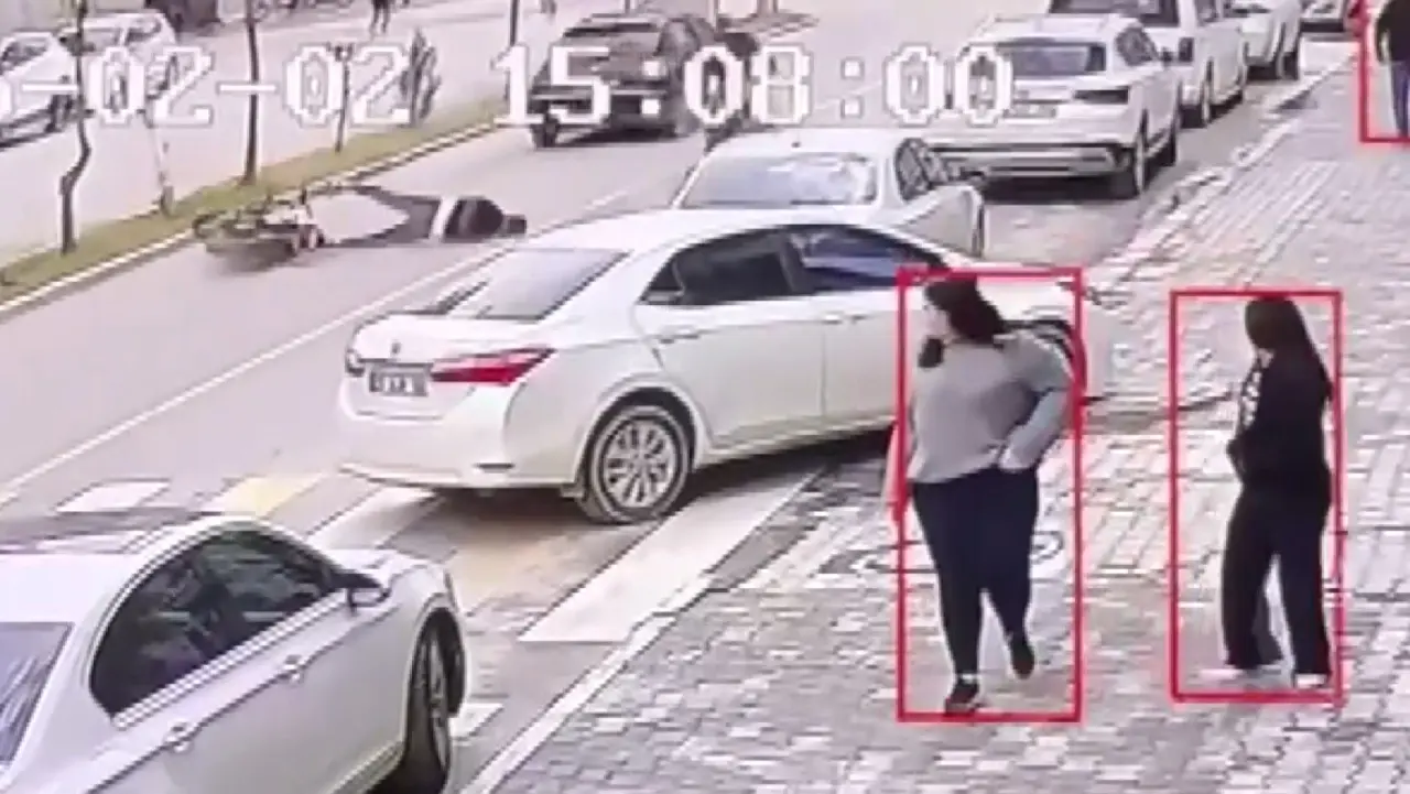 Birecik’te korkutan kaza! Motosiklet sürücüsü metrelerce sürüklendi 1