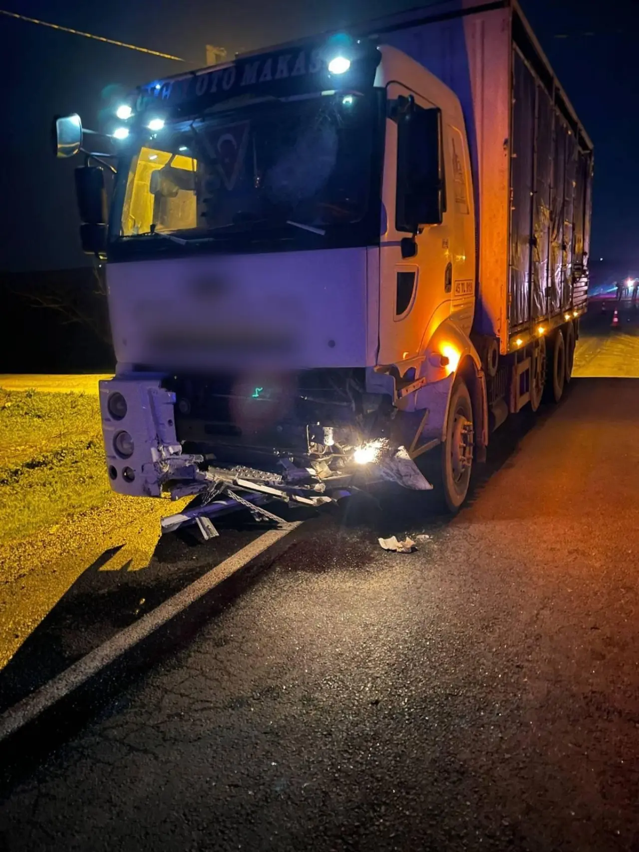 Manisa’da can pazarı! Kamyon–otomobil çarpışması ölümle bitti 3