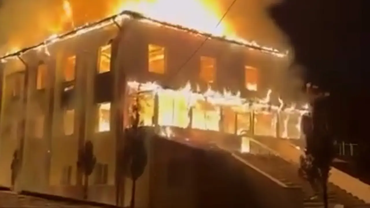 Bolu'da yangın faciası! Cami alevlere teslim oldu 1