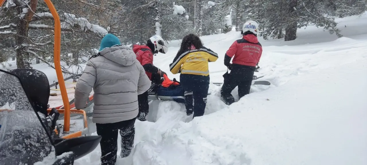 Sarıkamış’ta tatil kabusa döndü! Yaralı kadın için JAK seferber oldu 1