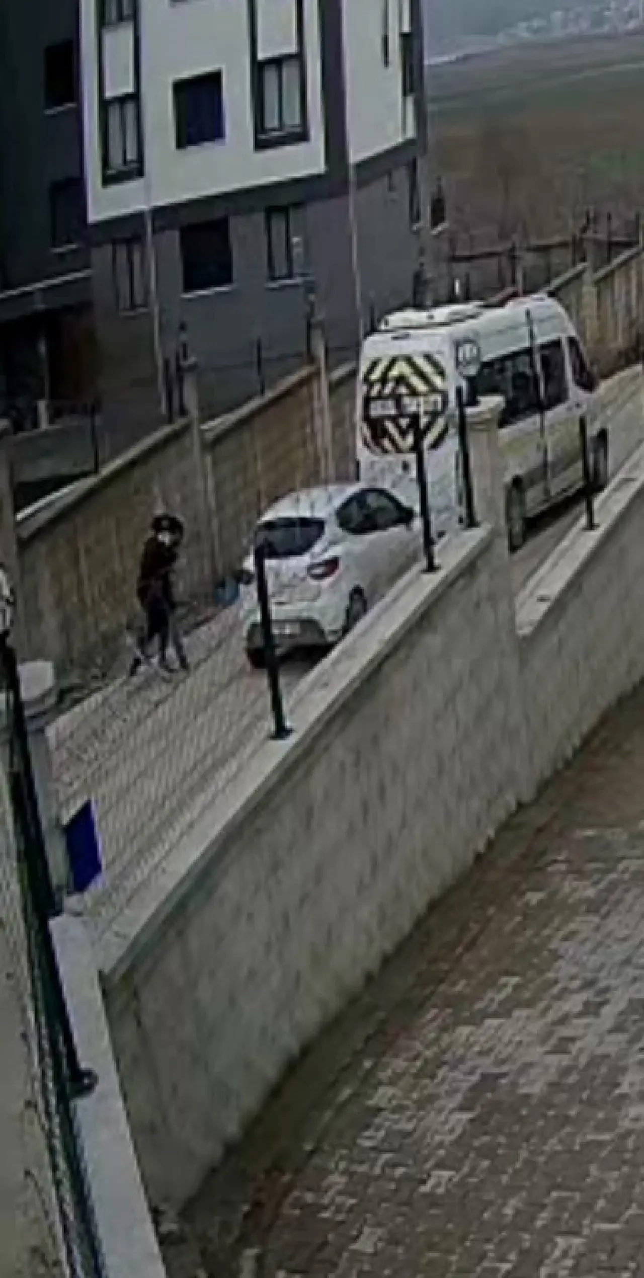 Bursa’da kaza sonrası kavga! Servis şoförü sopayla diğer sürücüyü kovaladı 1