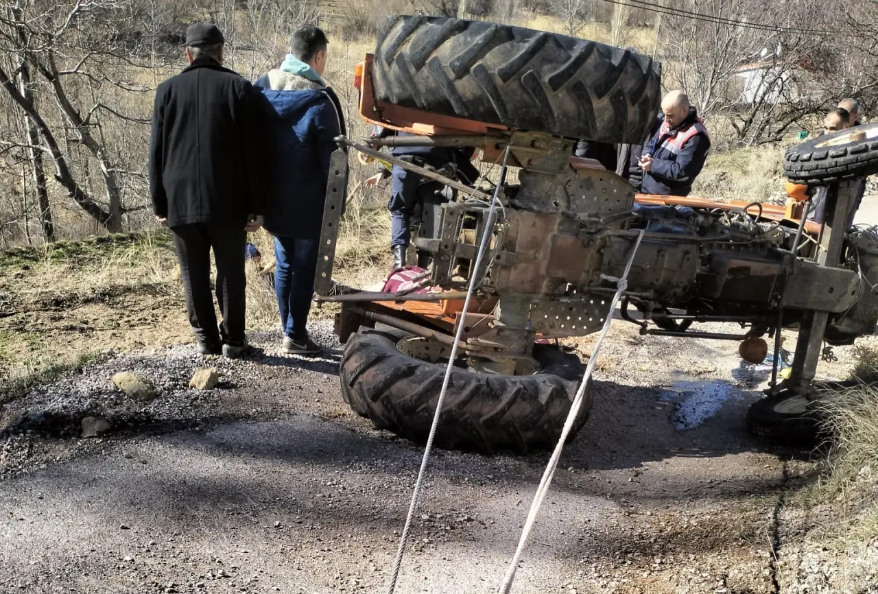 Karaman’da feci traktör kazası! Sürücü hayatını kaybetti, eşi yaralandı 1