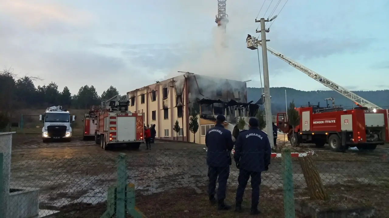 Bolu'da yangın faciası! Cami alevlere teslim oldu 2