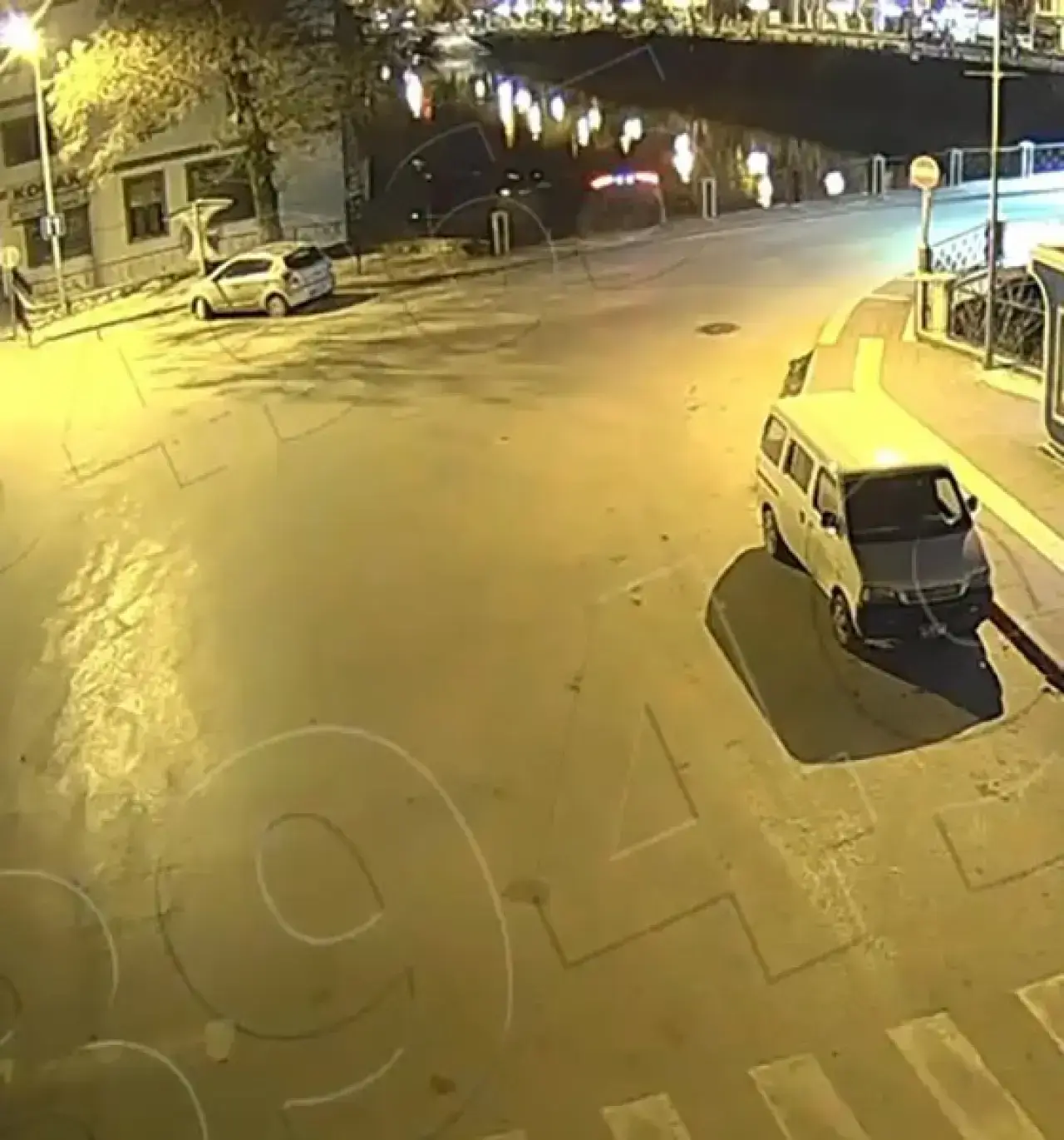 otomobilin-kopruden-yesilirmak-nehrine-uctugu-kaza-kamerada