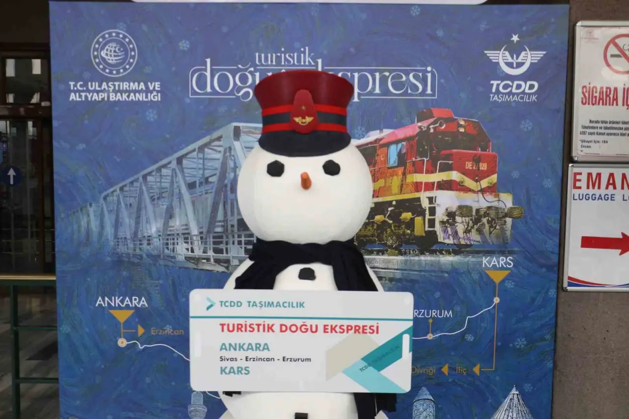 bakan-uraloglu-turistik-dogu-ekspresinin-yeni-sezonunda-10-bin-800-seyahat-tutkununa-anadolunun-buyusunu-yasatacagiz