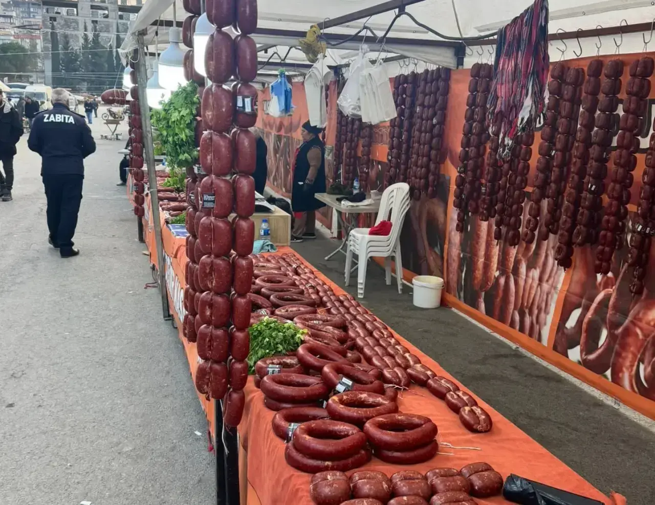 tarihi-gecmis-850-kilogram-sucuk-ele-gecirildi