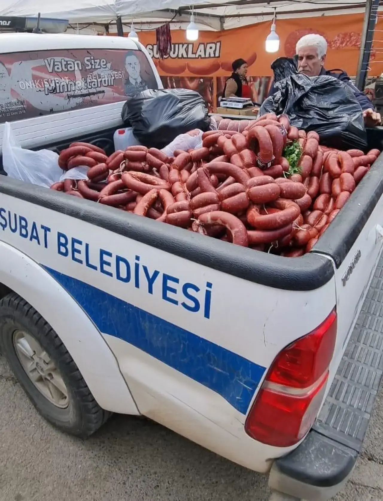 tarihi-gecmis-850-kilogram-sucuk-ele-gecirildi