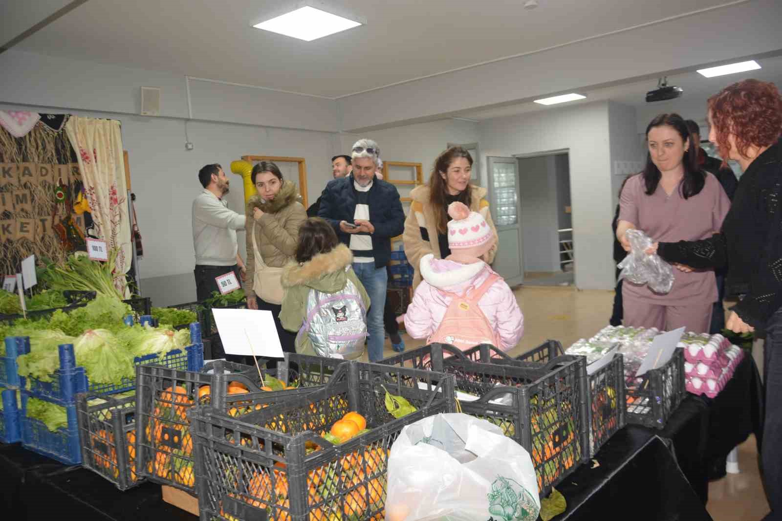 orduda-miniklerin-kurdugu-pazarin-gelirleri-gazzeye-bagislandi