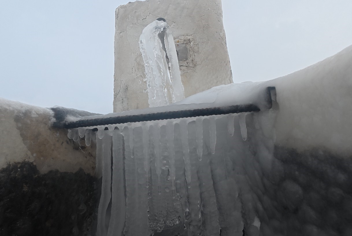 tokatta-eksi-10-derece-cesmeyi-dondurdu