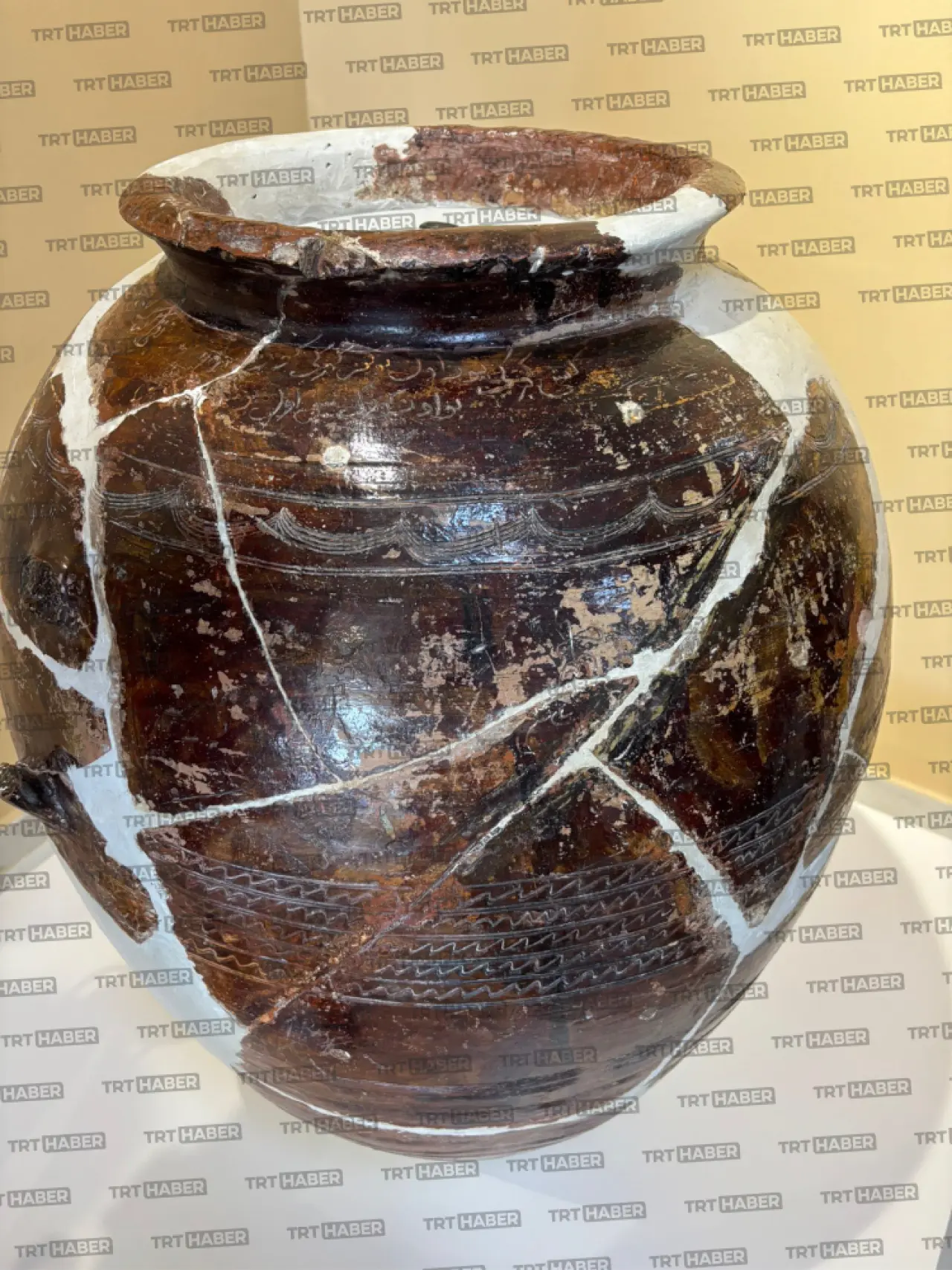 Türk kültür tarihine bir ışık: Saraycık Testisi'nde Kutadgu Bilig izleri