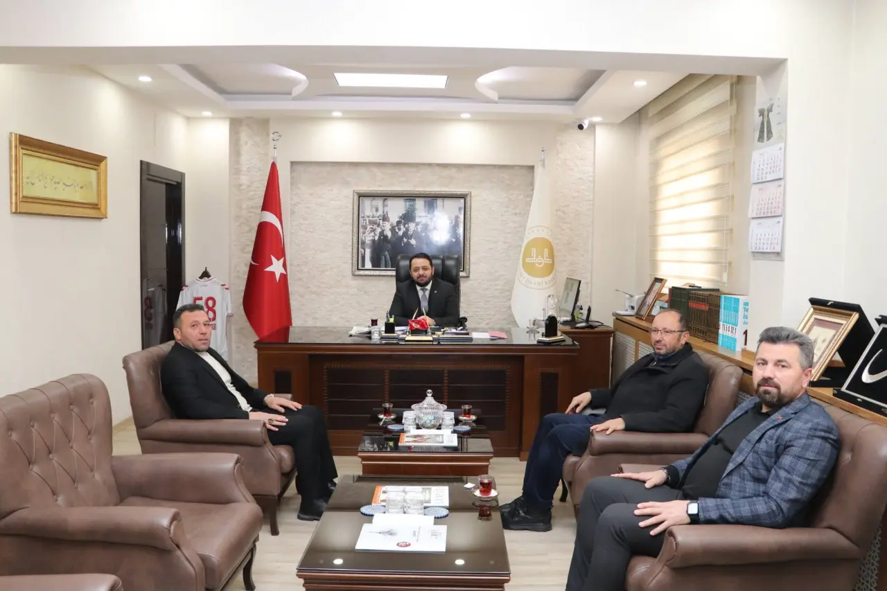 Oval Ofis ve yazı görseli olabilir