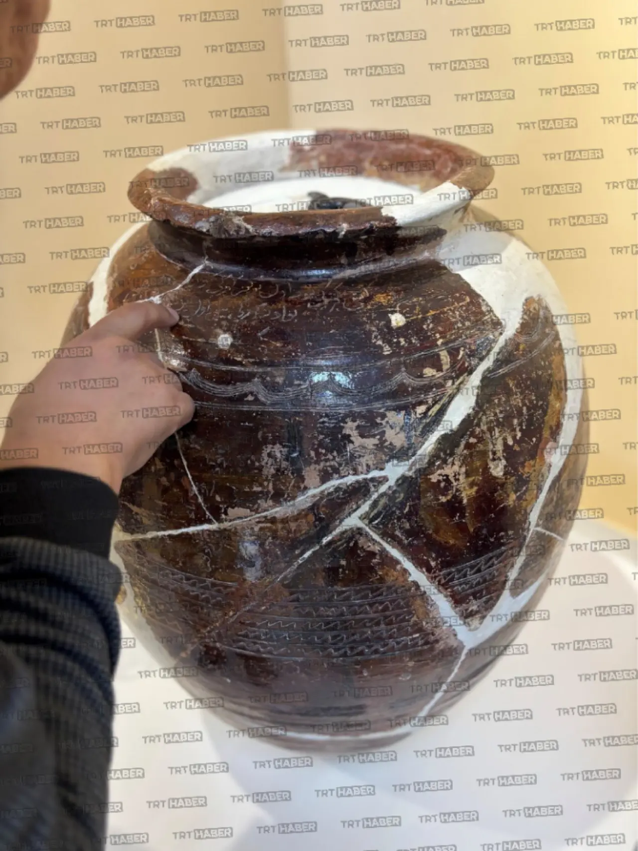 Türk kültür tarihine bir ışık: Saraycık Testisi'nde Kutadgu Bilig izleri